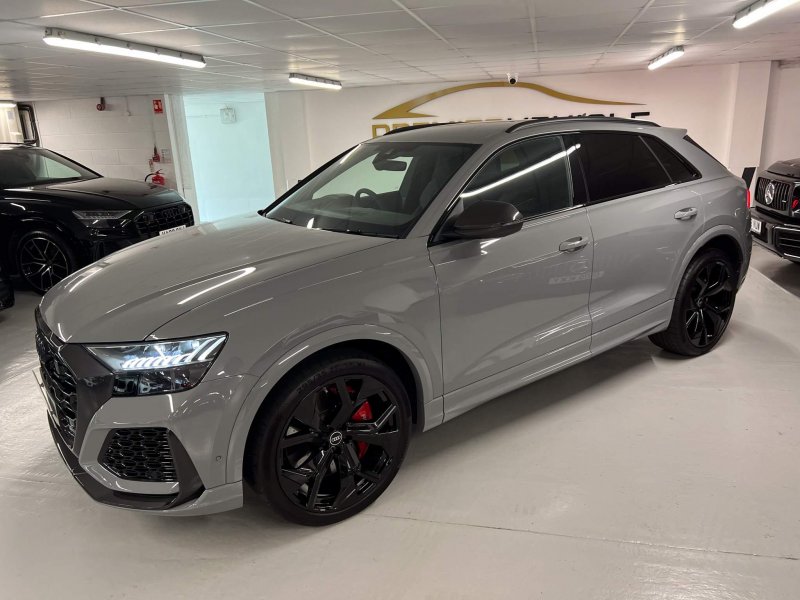 AUDI RSQ8