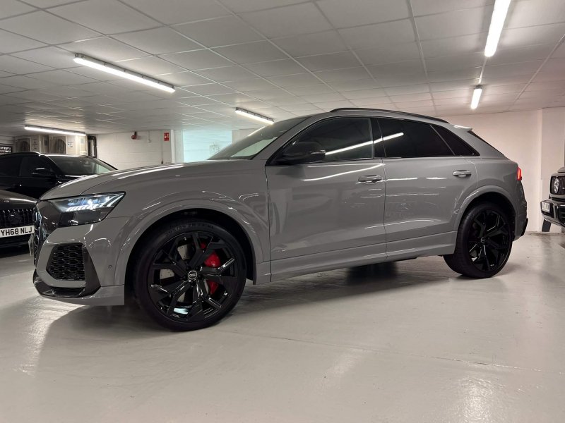 AUDI RSQ8