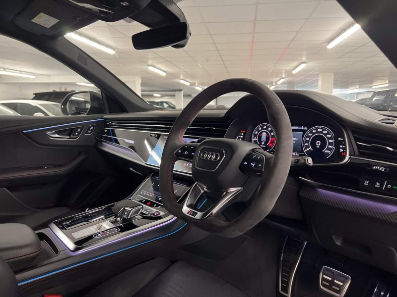 AUDI RSQ8