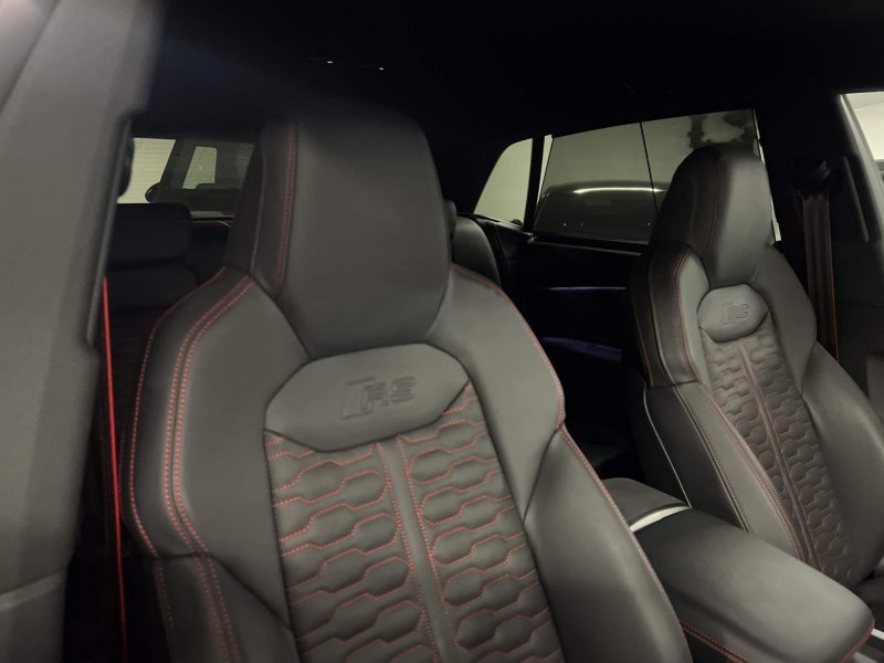 AUDI RSQ8