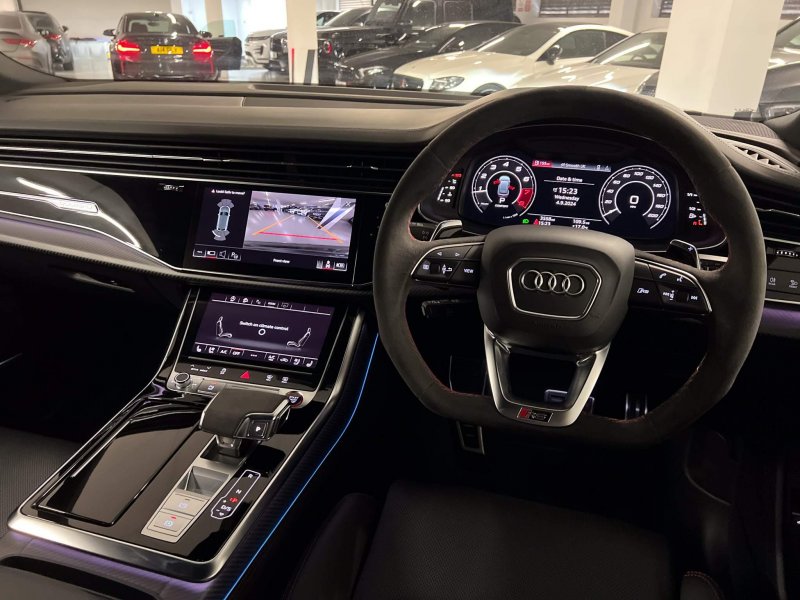 AUDI RSQ8