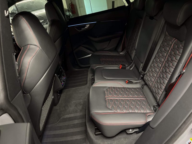 AUDI RSQ8