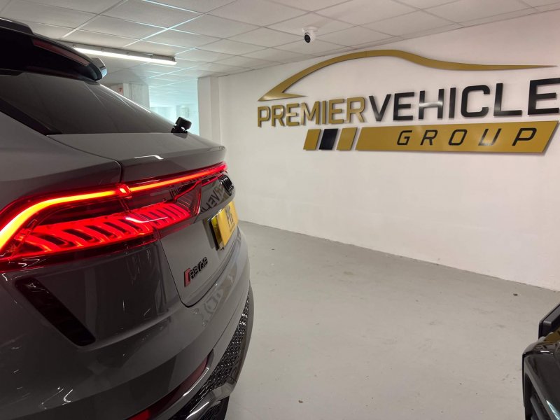 AUDI RSQ8
