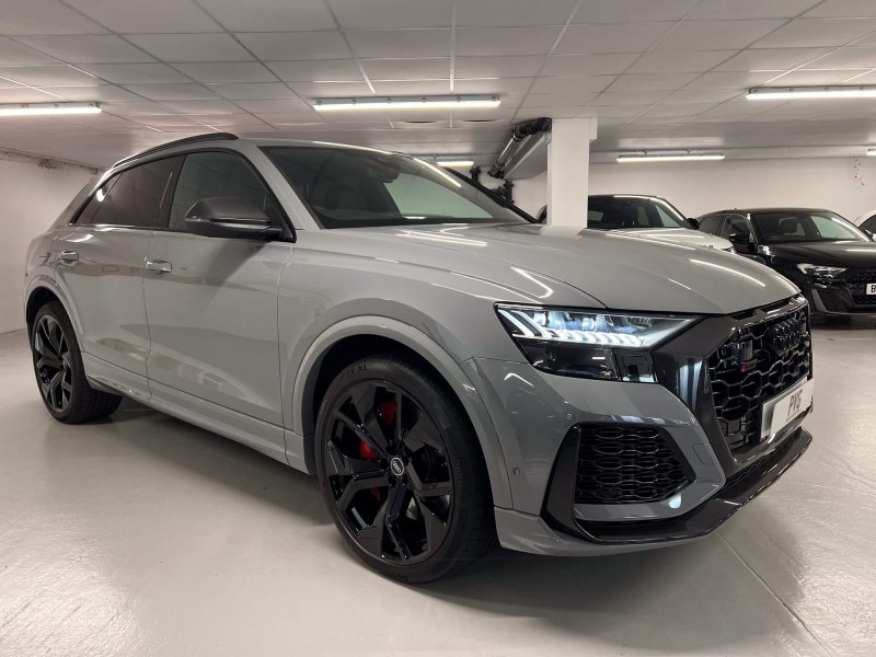 AUDI RSQ8