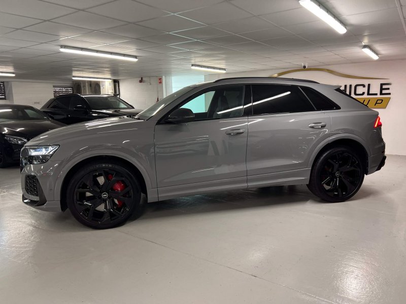 AUDI RSQ8