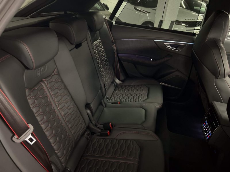 AUDI RSQ8