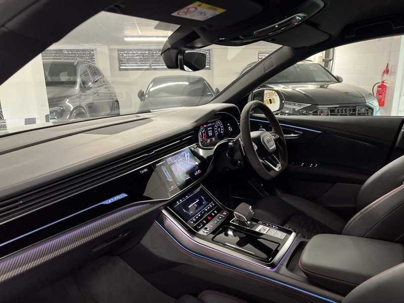 AUDI RSQ8