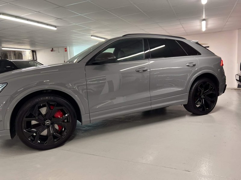 AUDI RSQ8