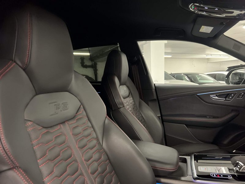 AUDI RSQ8