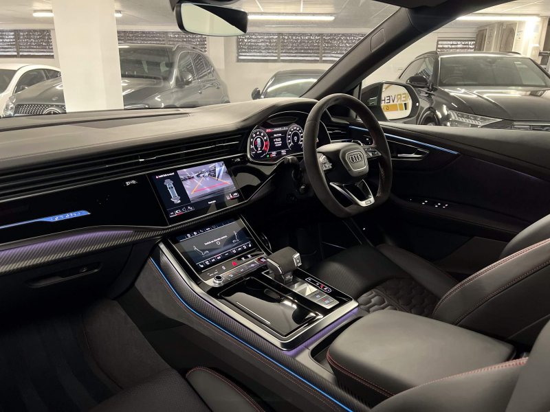 AUDI RSQ8