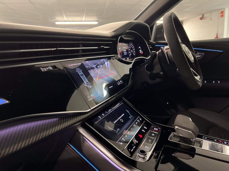 AUDI RSQ8