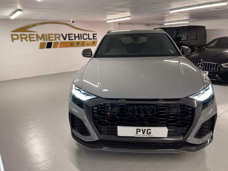 AUDI RSQ8