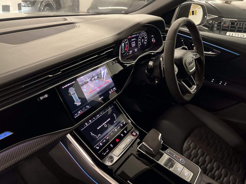AUDI RSQ8