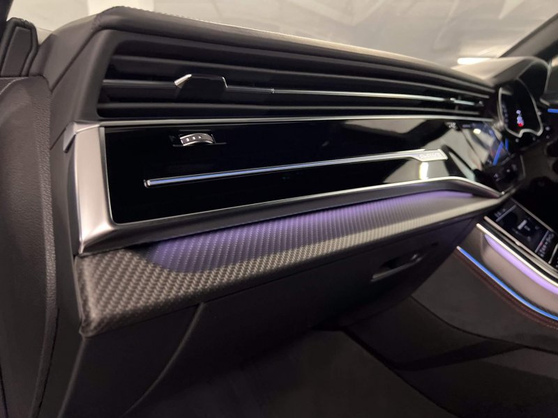 AUDI RSQ8