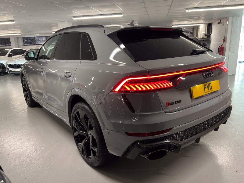AUDI RSQ8