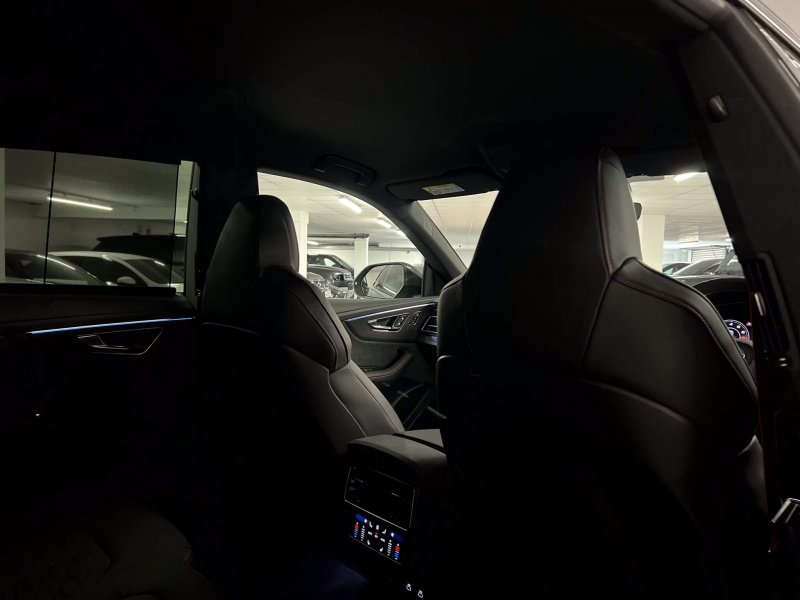 AUDI RSQ8