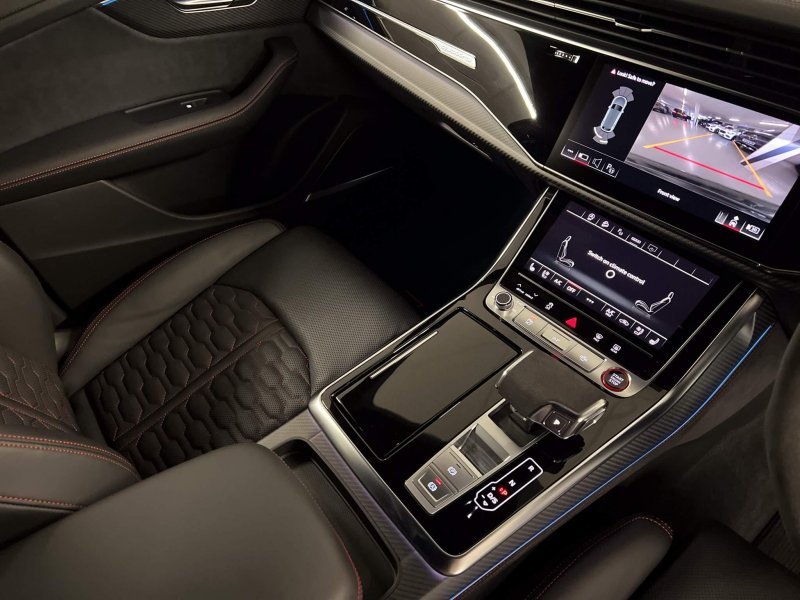 AUDI RSQ8