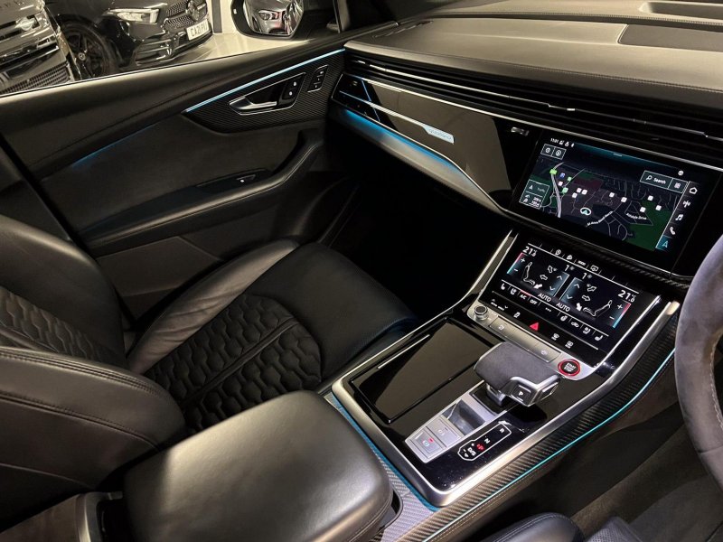 AUDI RSQ8