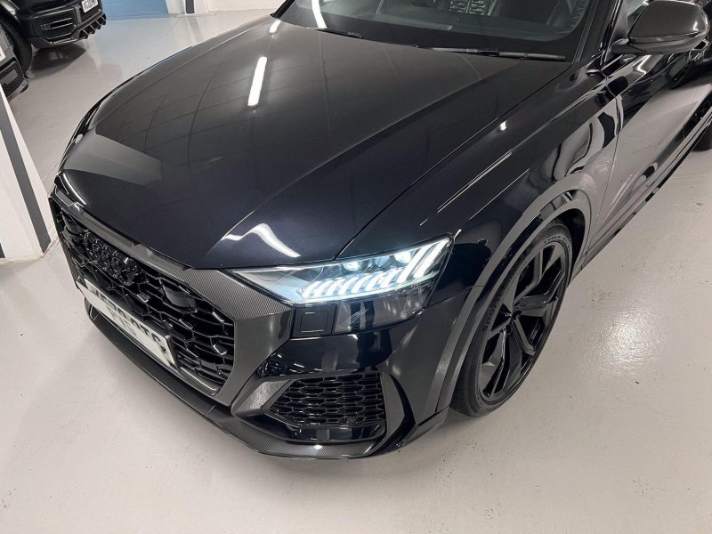 AUDI RSQ8