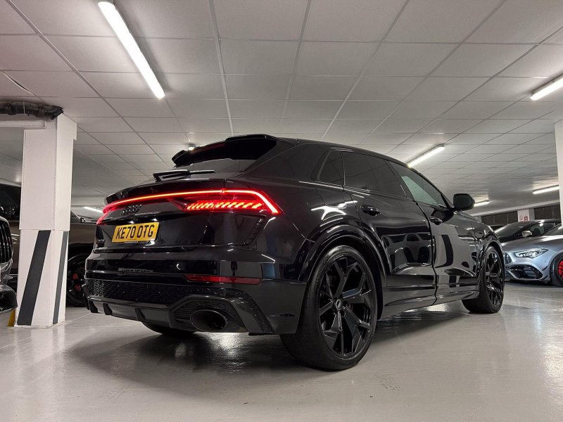 AUDI RSQ8