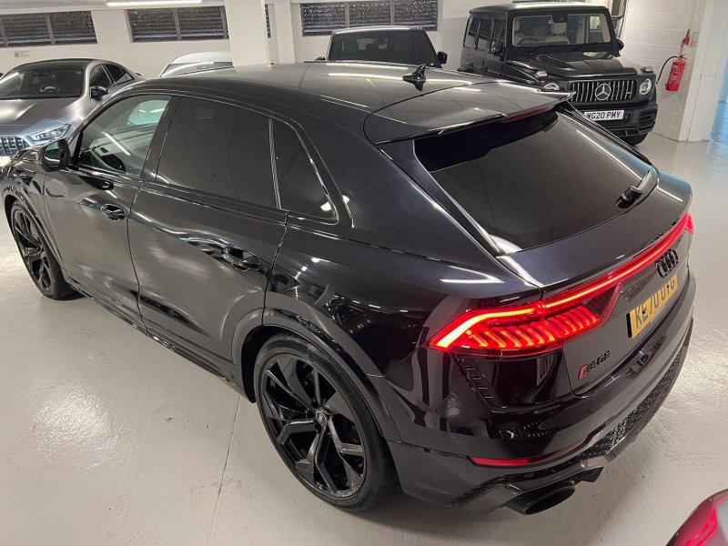 AUDI RSQ8