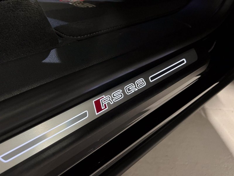 AUDI RSQ8