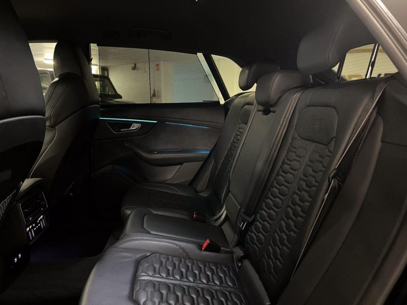 AUDI RSQ8