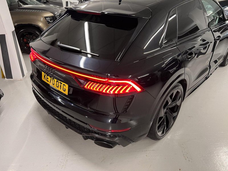 AUDI RSQ8
