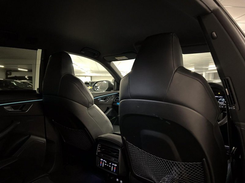 AUDI RSQ8