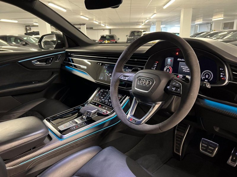 AUDI RSQ8