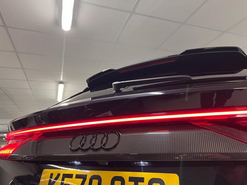AUDI RSQ8