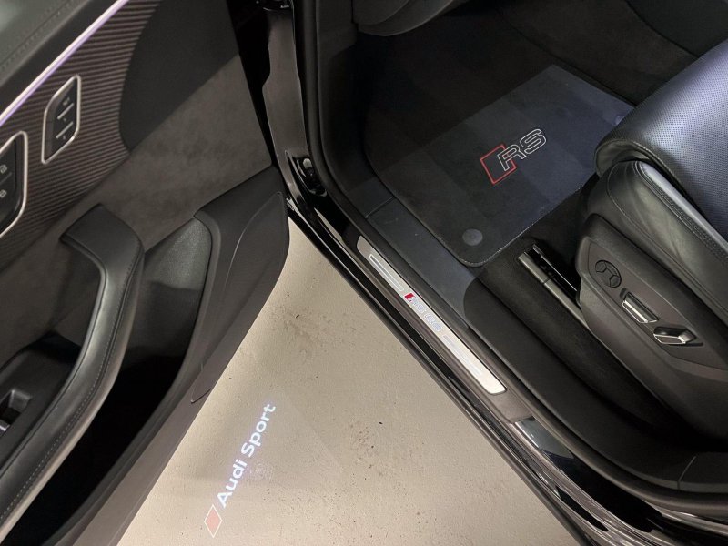 AUDI RSQ8