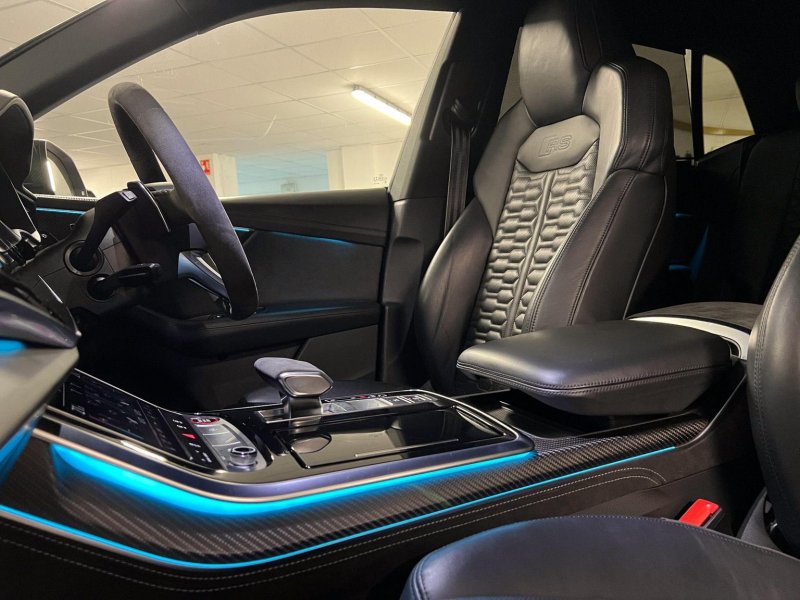 AUDI RSQ8