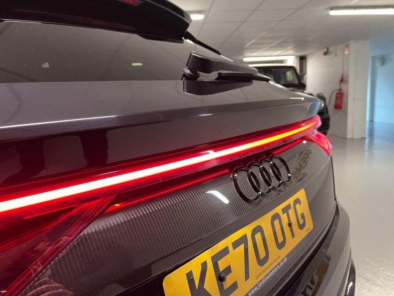 AUDI RSQ8