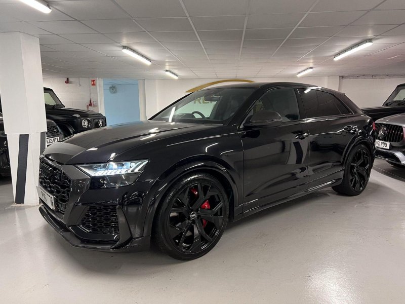 AUDI RSQ8