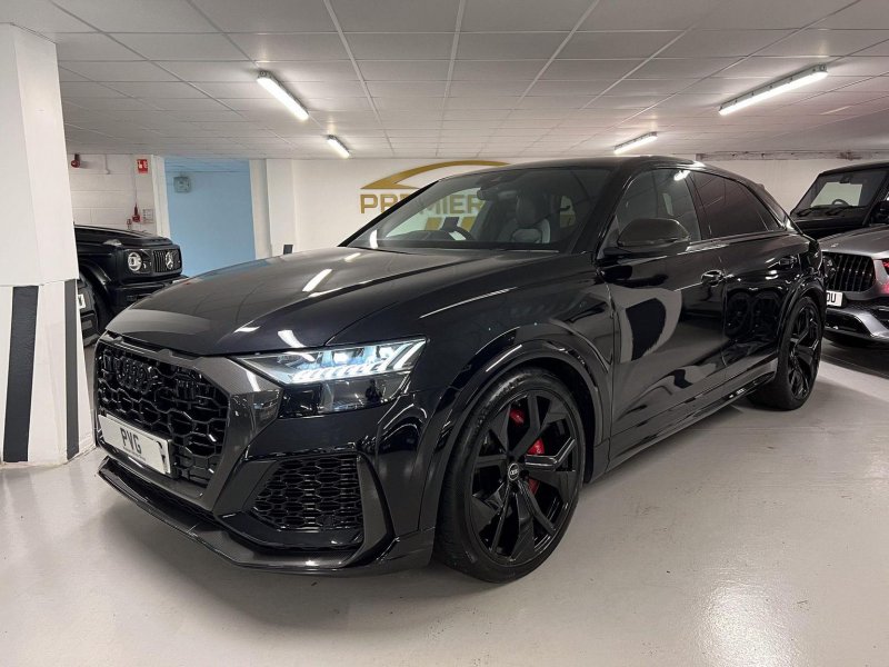 AUDI RSQ8
