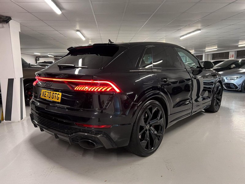 AUDI RSQ8