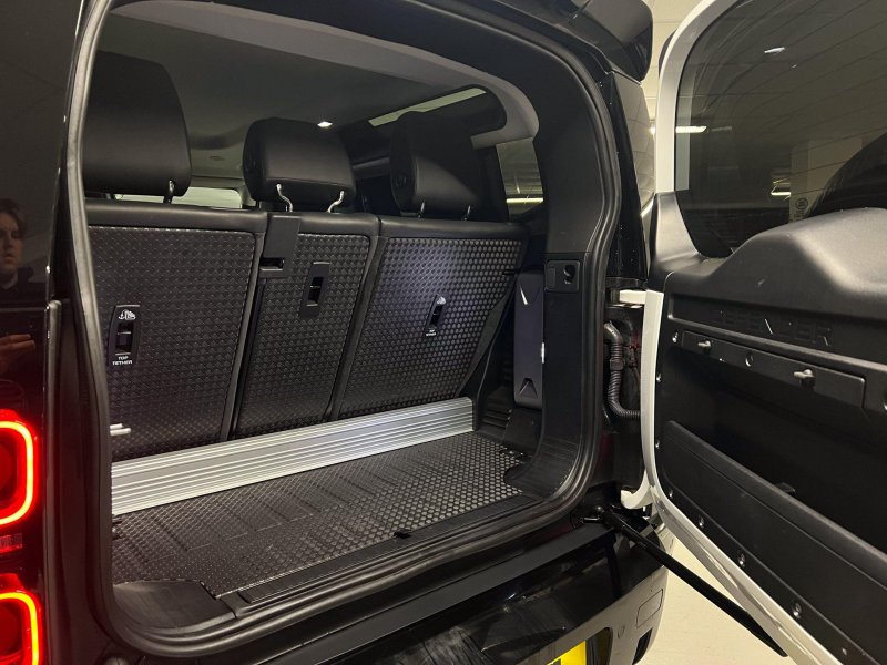 LAND ROVER DEFENDER 90