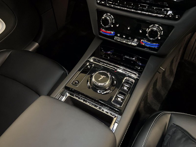 ROLLS-ROYCE 