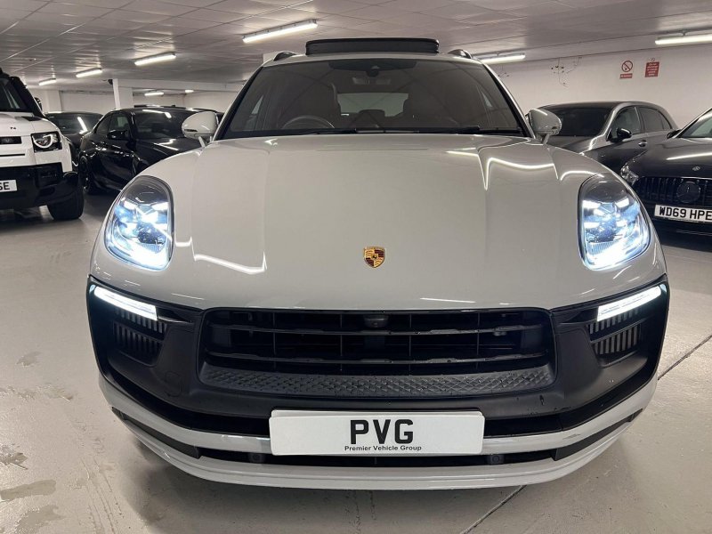 PORSCHE MACAN