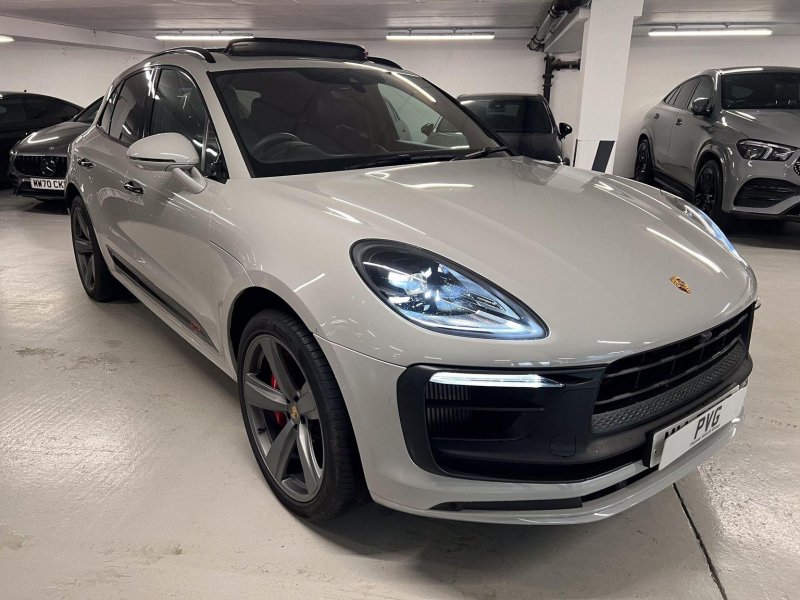 PORSCHE MACAN