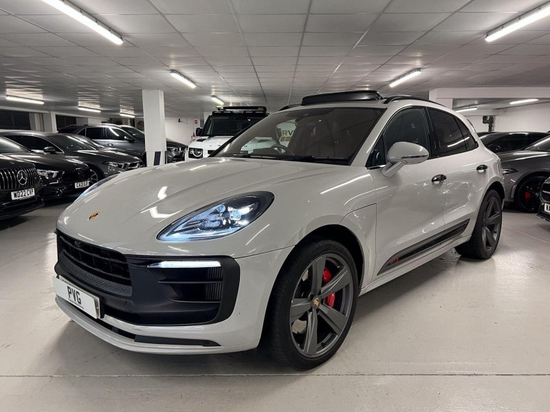 PORSCHE MACAN