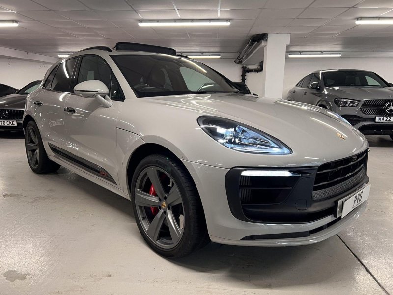 PORSCHE MACAN