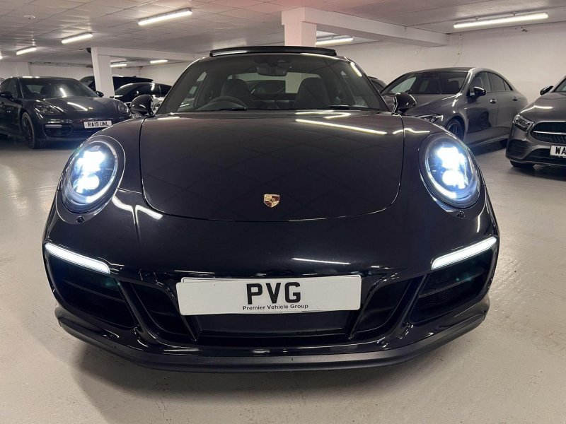 PORSCHE 911