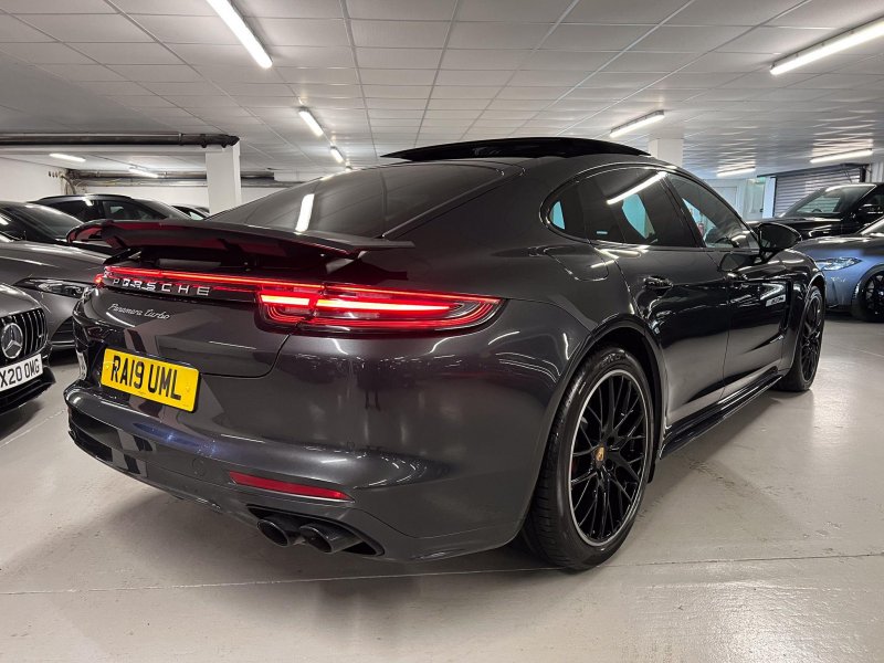 PORSCHE PANAMERA