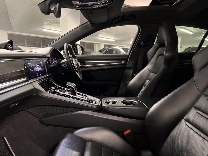 PORSCHE PANAMERA