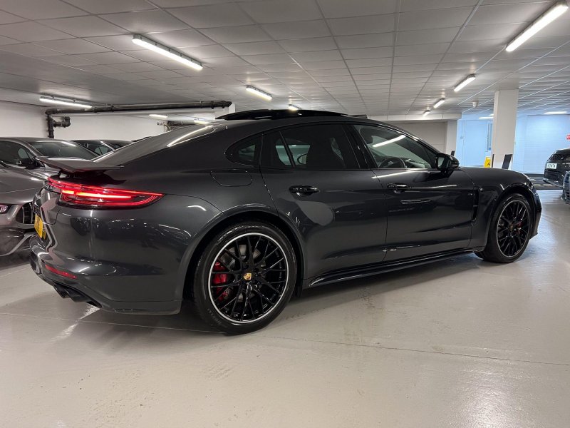 PORSCHE PANAMERA