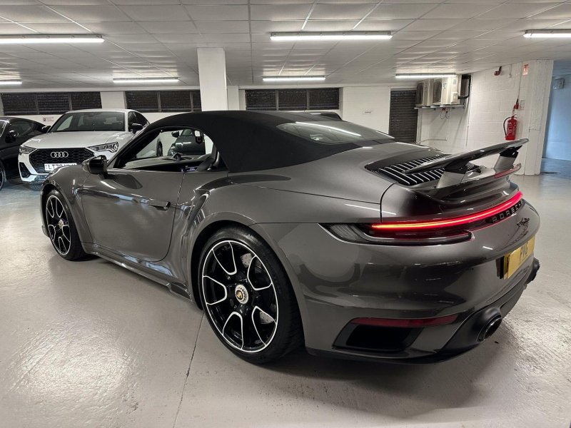 PORSCHE 911