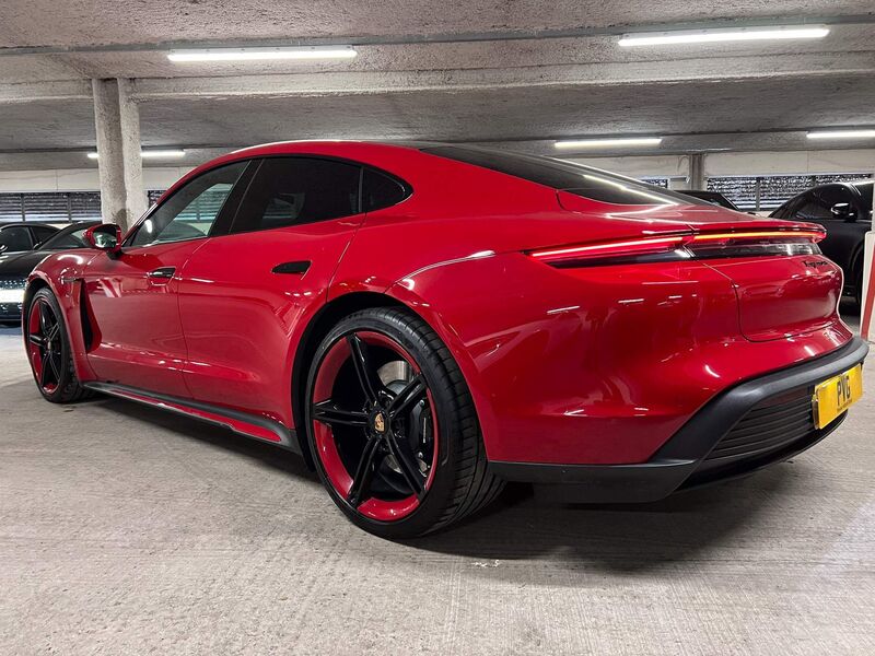 PORSCHE TAYCAN