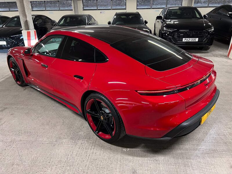 PORSCHE TAYCAN
